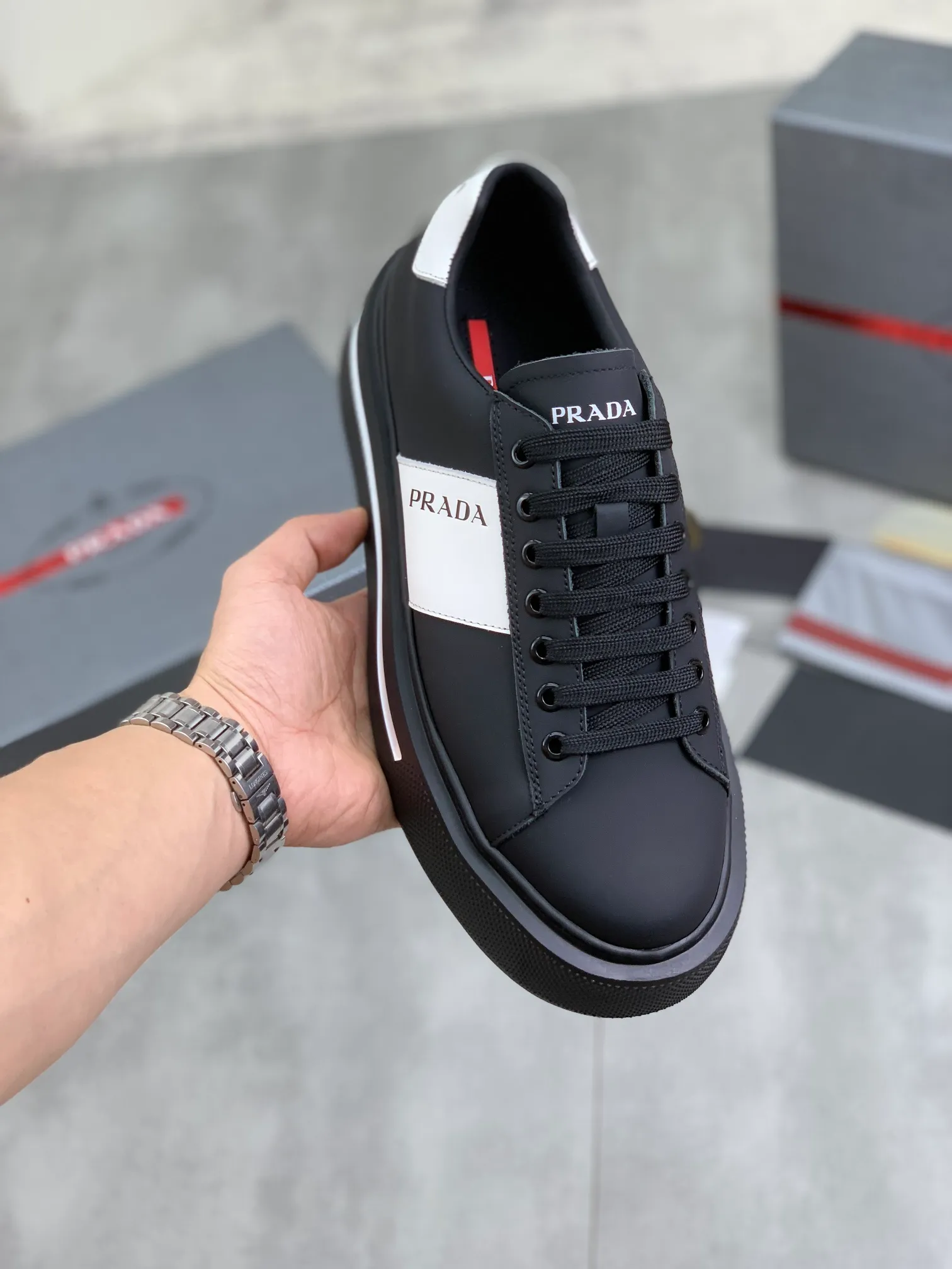 Men's Men's Shoes💰P560💰【New Style】 The latest model of high-quality PRADA classic men's shoes has been launched on the official website in 1:1 replica, synchronized in Hong Kong counters and on the same catwalk; all made of calfskin ➕Imported cowhide lining, 🍡🍡original rubber outsole 1:1 non-slip and wear-resistant; comfortable to wear, attractive style, fine workmanship, and simple and neat shoe last, showing a man's courage and toughness, 👍Number 38 to 44 (45 can be customized) 4⃣️colors🉑️ to choose from